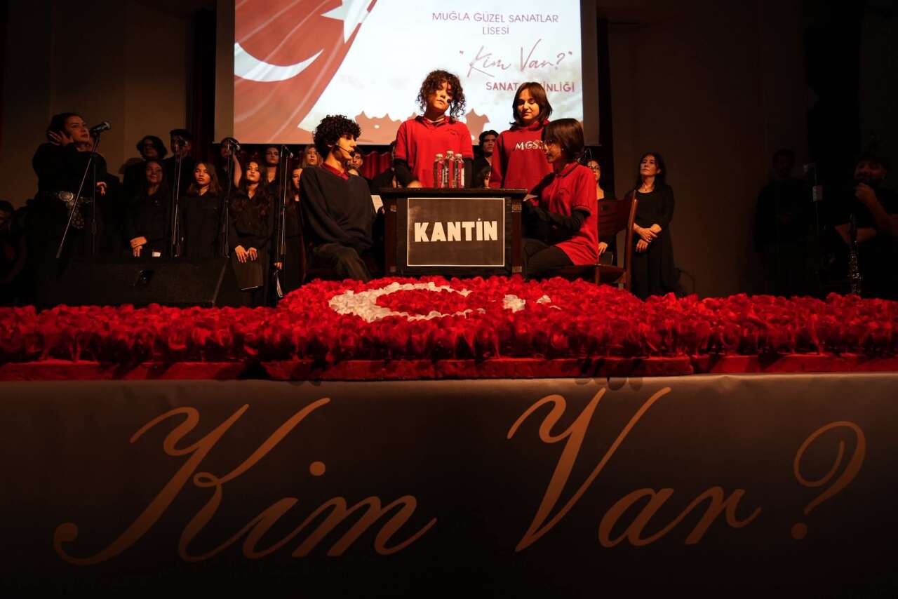 Muğla’da ‘Kim Var?’: Öğrenciler ve Yücel Arzen Aynı Sahnede 9